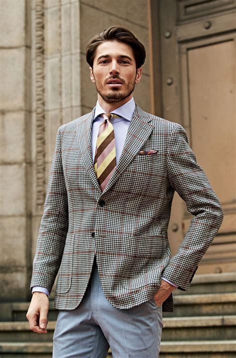 Paul stuart - Renowned for expert craftsmanship, thoughtful design using materials and fabrics sourced from the finest mills around the world, Paul Stuart combines Savile Row, Old Hollywood and classic New York to create timeless American classics with contemporary sophistication. 